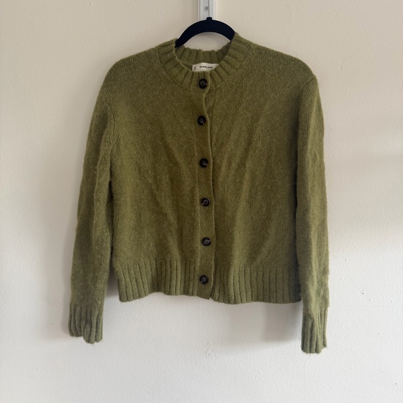 Everlane The Crew Cardigan in Alpaca in Moss - Picture 5 of 7